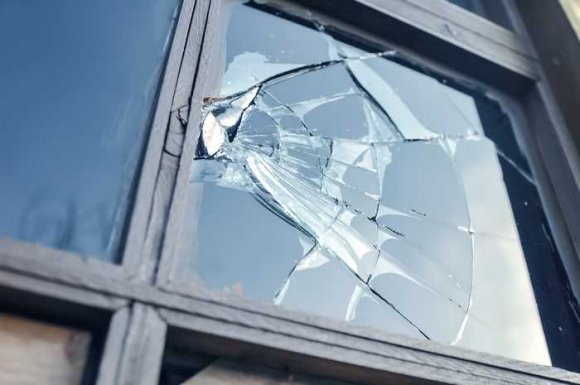 CBRM & MBSM - Entreprise pour le remplacement en urgence d’une vitre cassée - Châbons