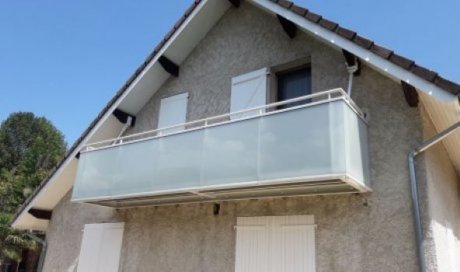  fabrication et la pose d'un balcon suspendu à Apprieu